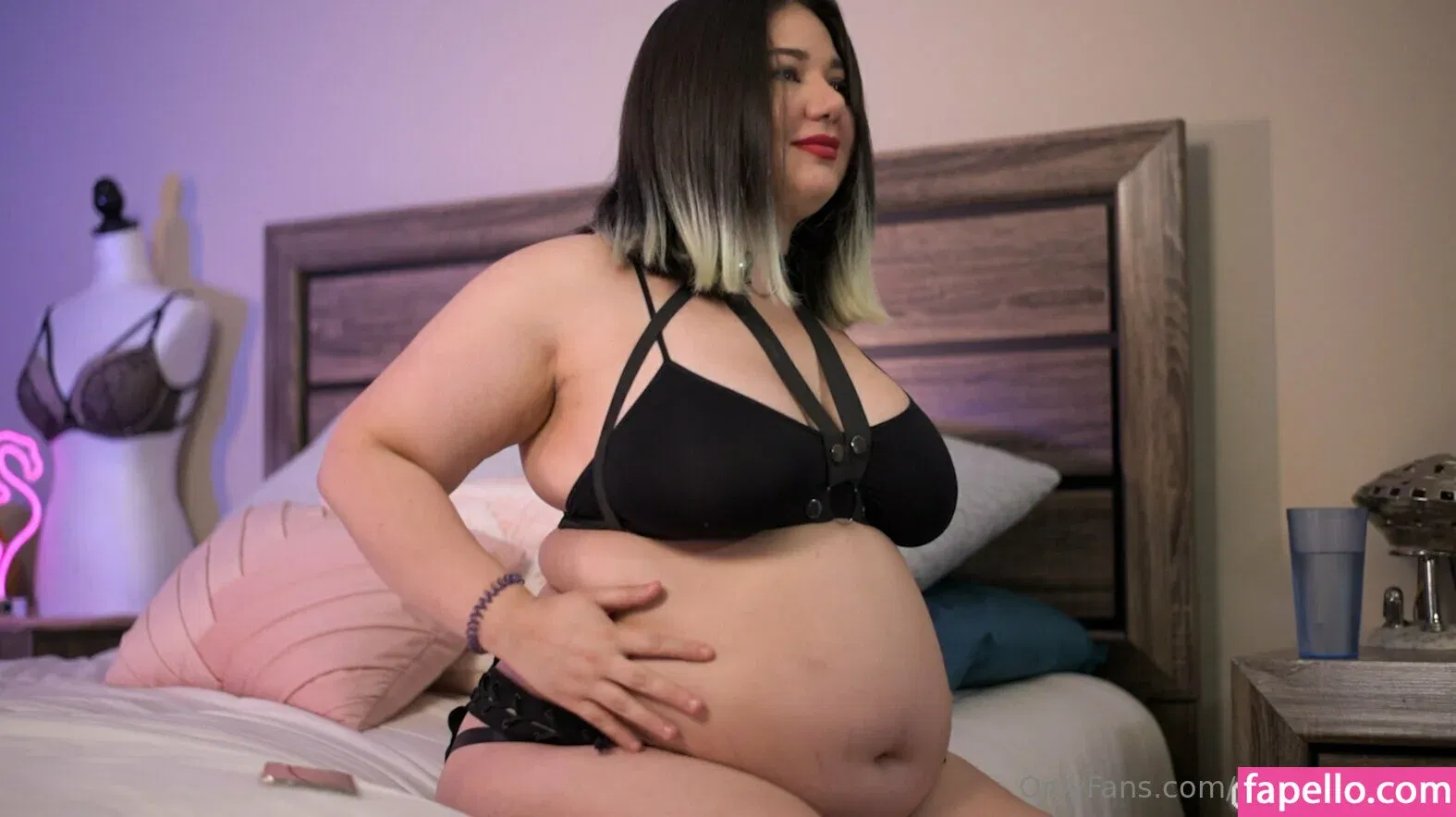 couchqueenie Onlyfans Photo Gallery 