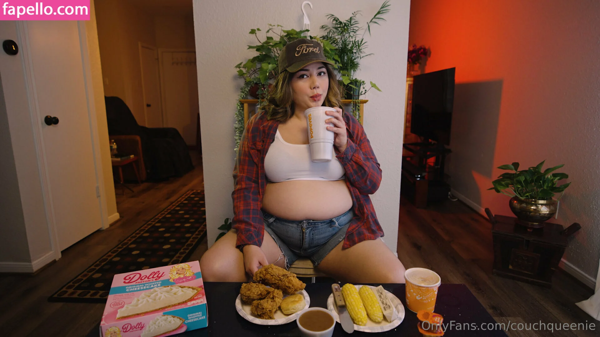 couchqueenie Onlyfans Photo Gallery 