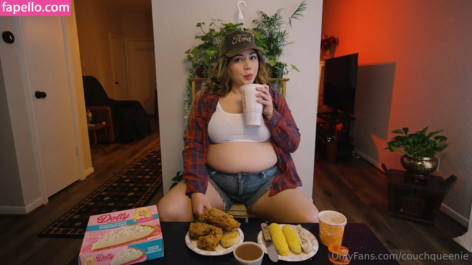 couchqueenie Onlyfans Photo Gallery 