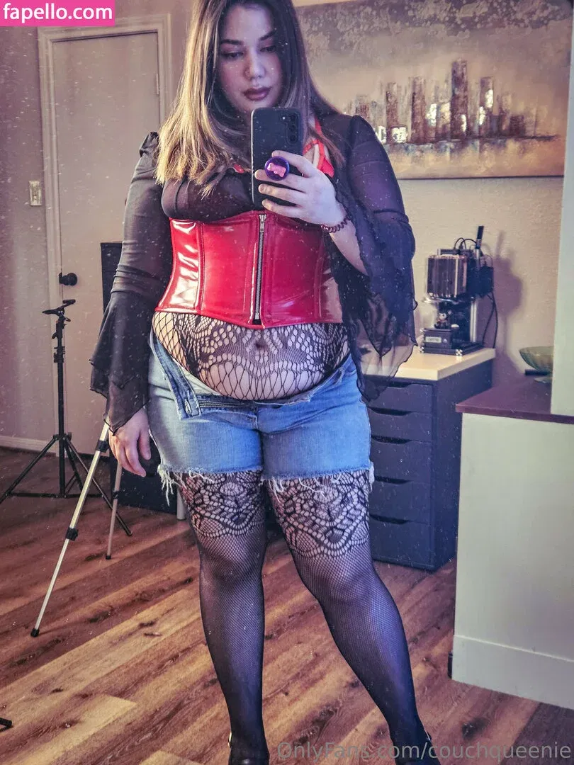 couchqueenie Onlyfans Photo Gallery 