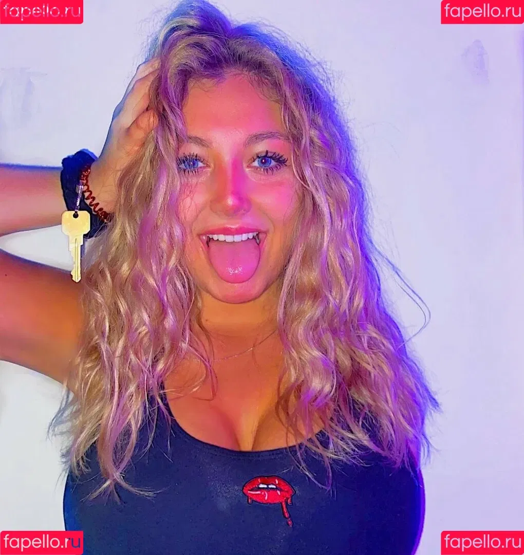 meakelena Onlyfans Photo Gallery 