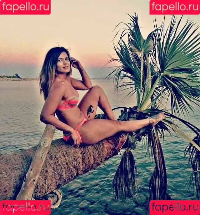 Aroua Dh Onlyfans Photo Gallery 