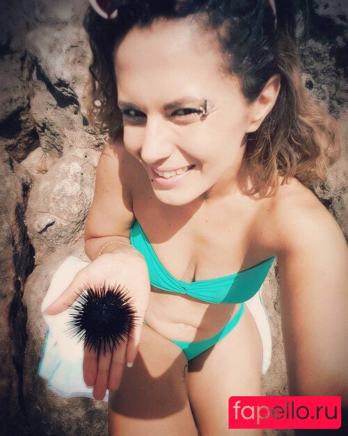 Aroua Dh Nude Onlyfans Photo 13