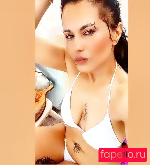 Aroua Dh Nude Onlyfans Photo 4