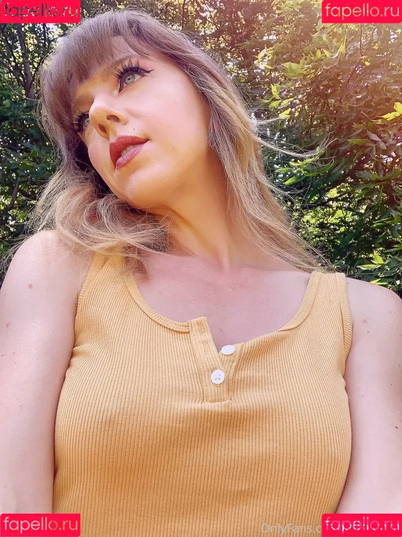 April Gloria Onlyfans Photo Gallery 