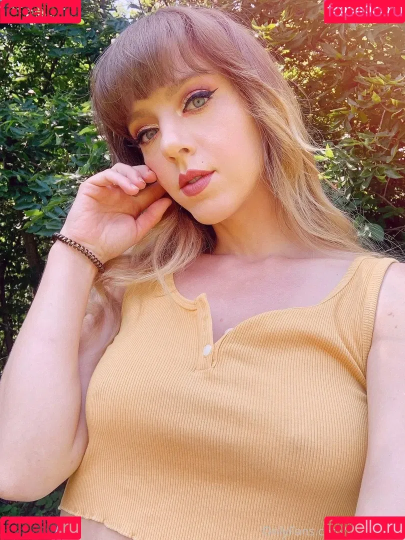 April Gloria Onlyfans Photo Gallery 