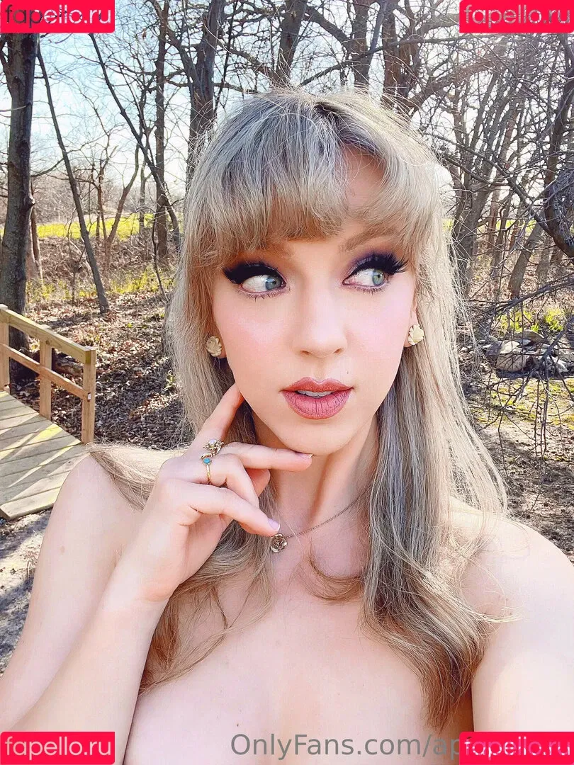 April Gloria Onlyfans Photo Gallery 
