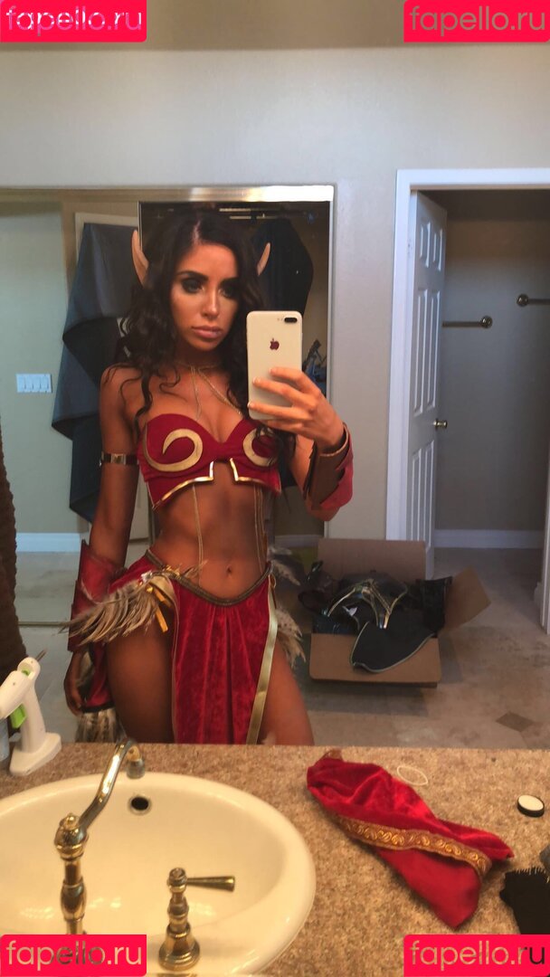 Naomi Woods Onlyfans Photo Gallery 