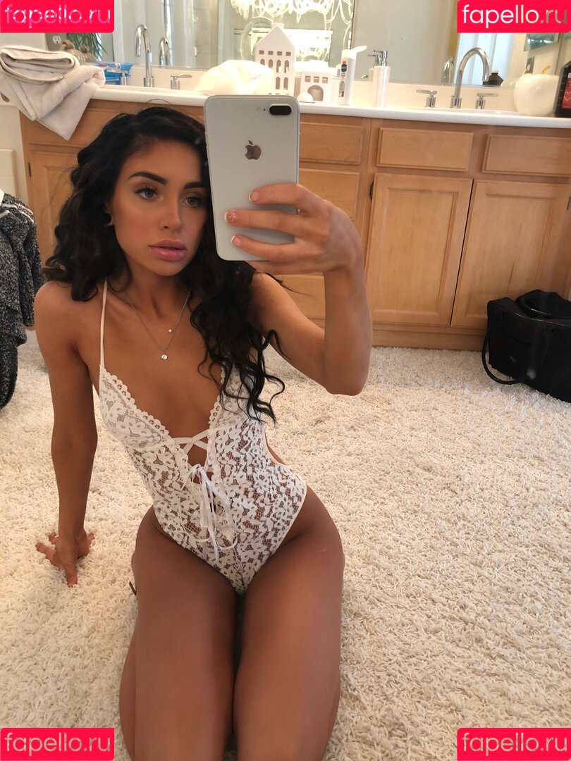 Naomi Woods Onlyfans Photo Gallery 