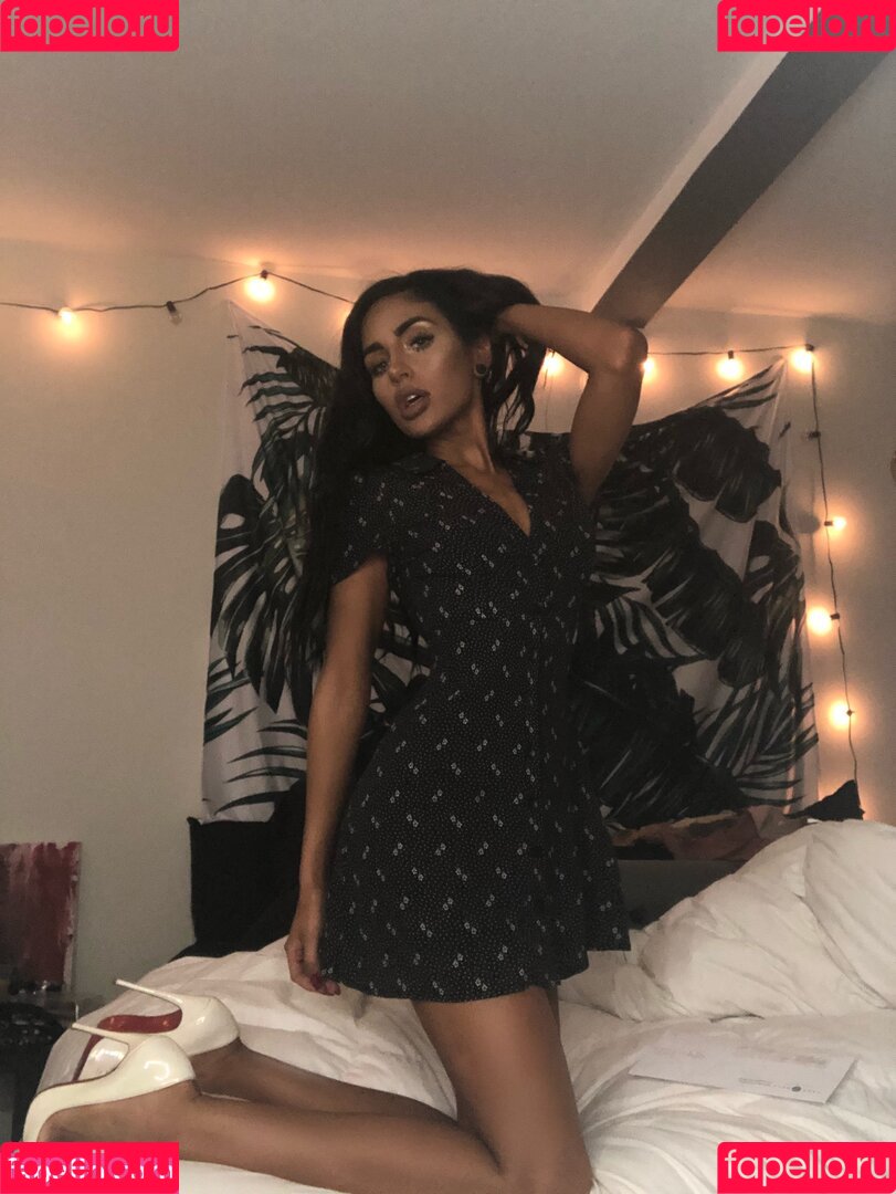 Naomi Woods Onlyfans Photo Gallery 