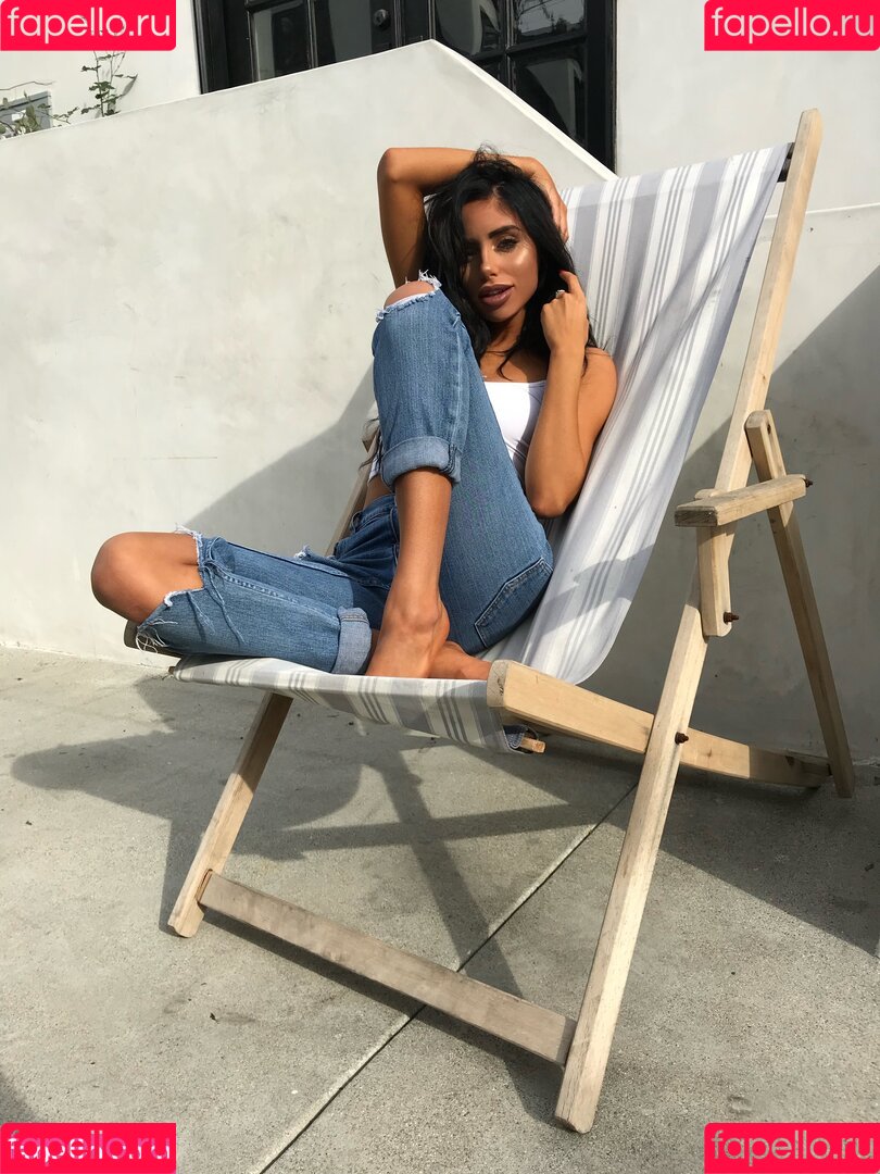 Naomi Woods Onlyfans Photo Gallery 