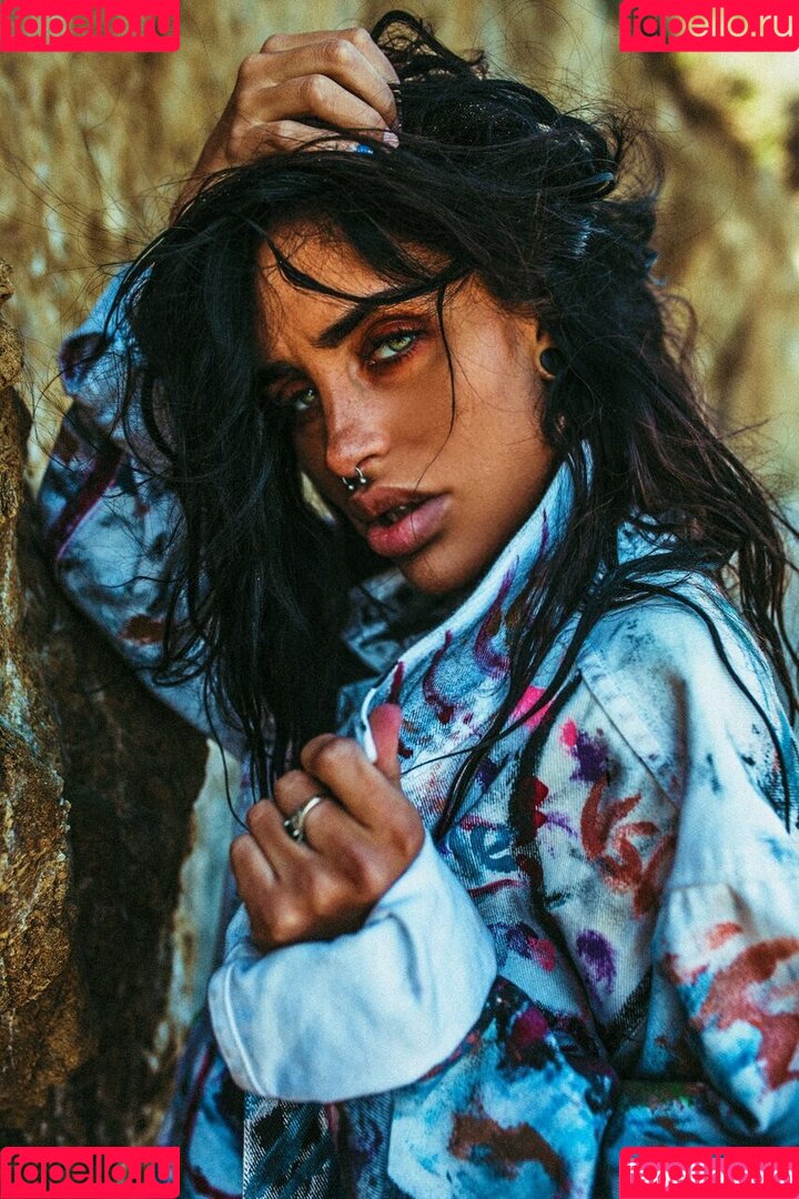 Naomi Woods Onlyfans Photo Gallery 