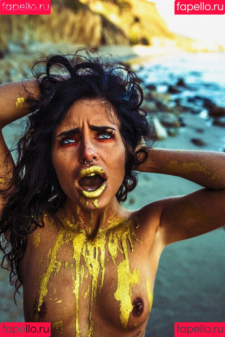 Naomi Woods Onlyfans Photo Gallery 