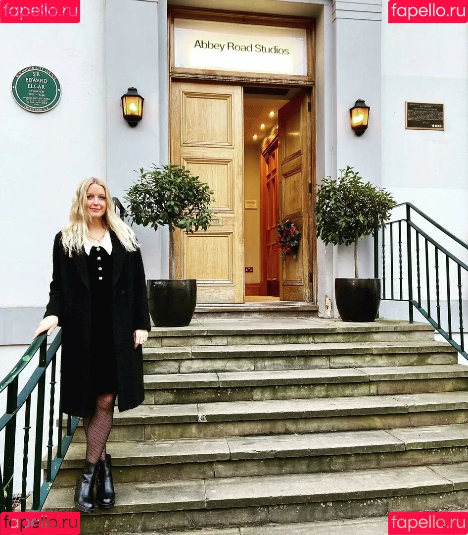 Lauren Laverne Onlyfans Photo Gallery 