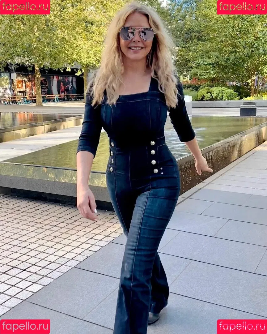 Carol Vorderman Onlyfans Photo Gallery 