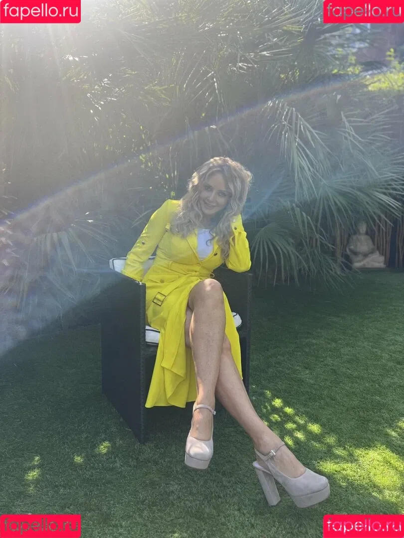 Carol Vorderman Onlyfans Photo Gallery 