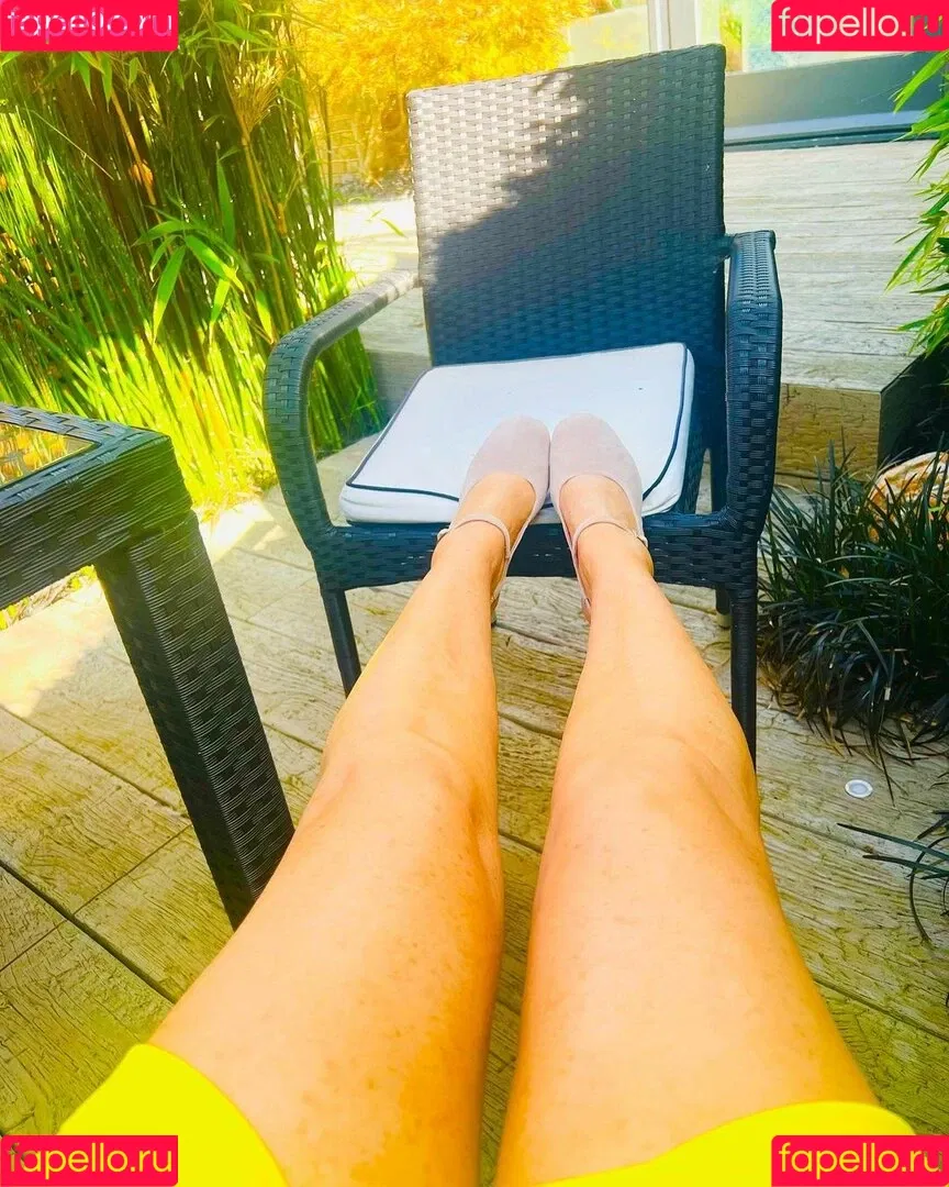 Carol Vorderman Onlyfans Photo Gallery 