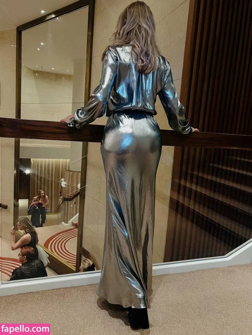 Carol Vorderman Onlyfans Photo Gallery 