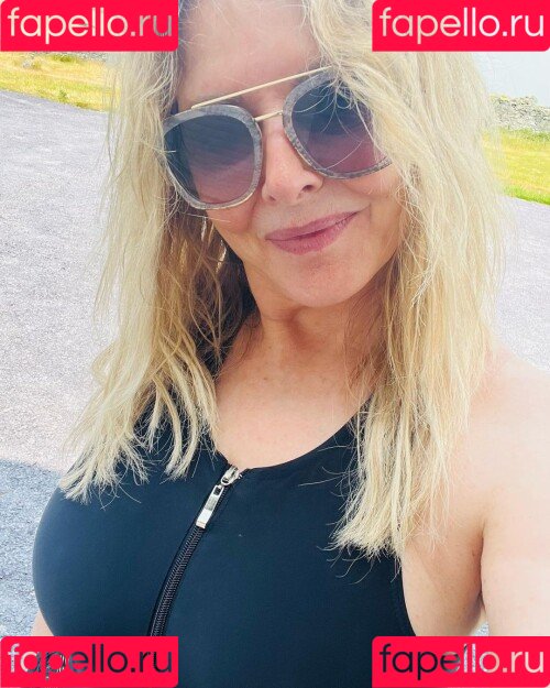 Carol Vorderman Onlyfans Photo Gallery 
