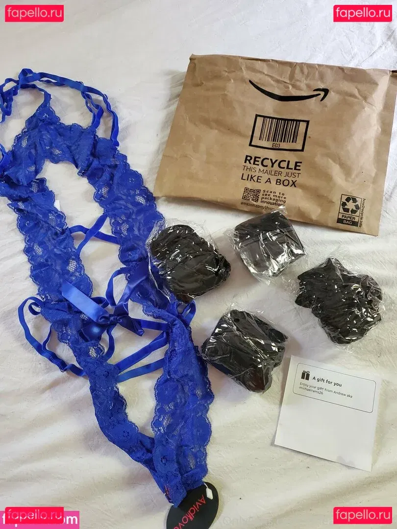 JuicyPinaypple Onlyfans Photo Gallery 