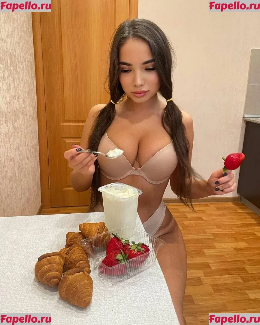tiynmay Onlyfans Photo Gallery 