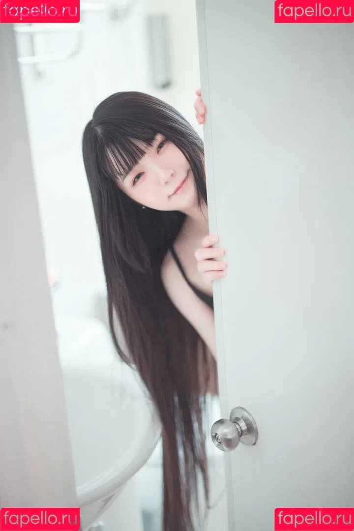 落落Raku Onlyfans Photo Gallery 