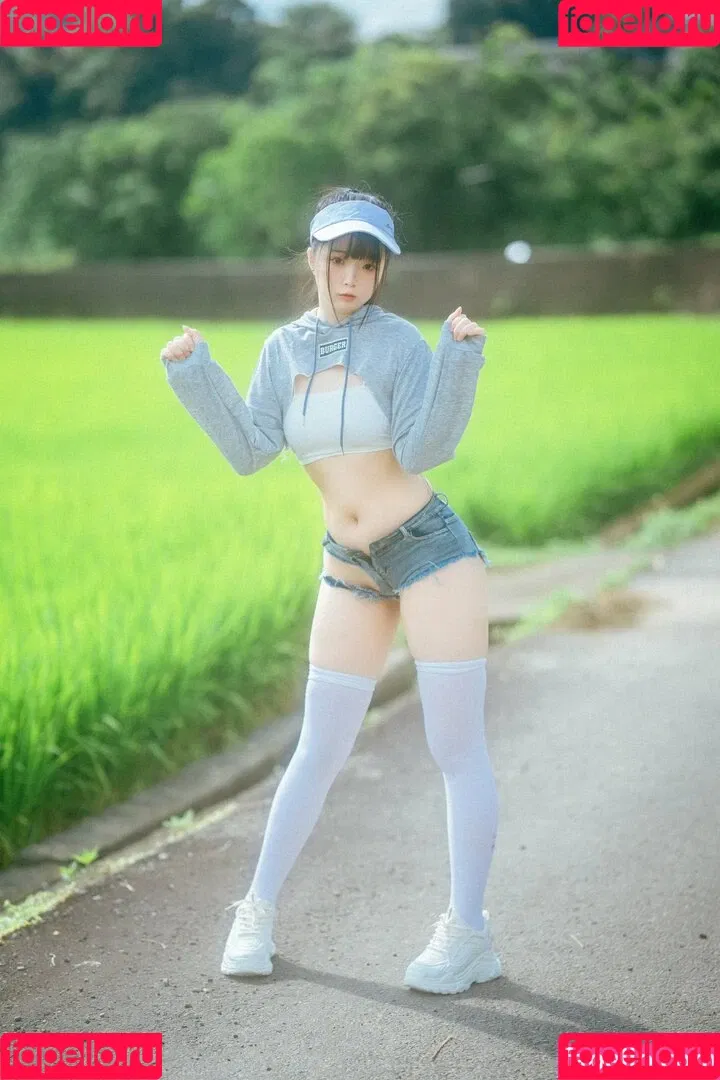 落落Raku Onlyfans Photo Gallery 