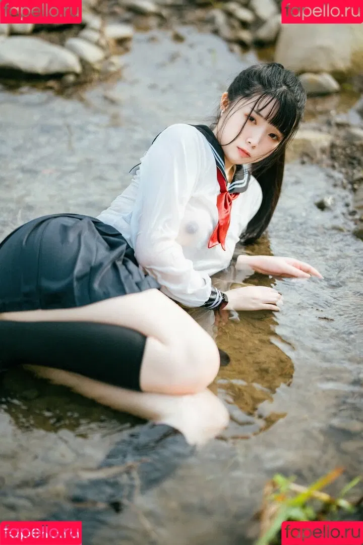 落落Raku Onlyfans Photo Gallery 