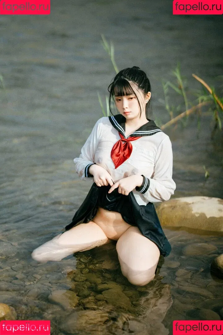 落落Raku Onlyfans Photo Gallery 