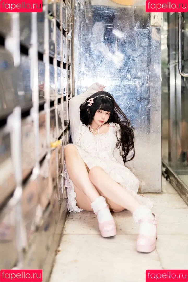 落落Raku Onlyfans Photo Gallery 
