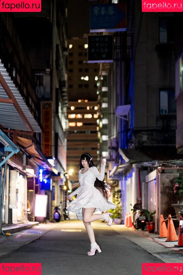 落落Raku Onlyfans Photo Gallery 