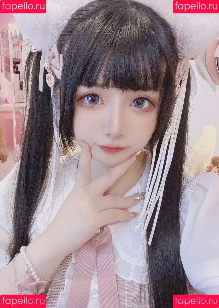 落落Raku Onlyfans Photo Gallery 