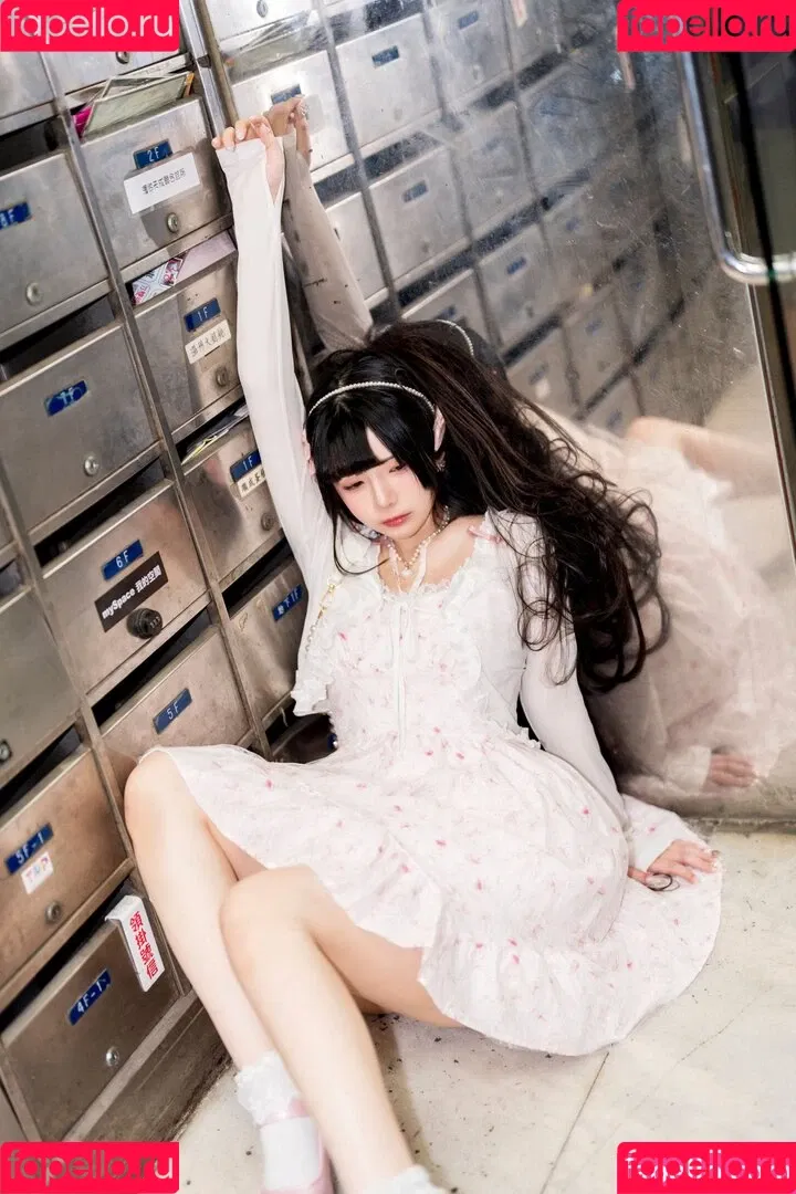 落落Raku Onlyfans Photo Gallery 