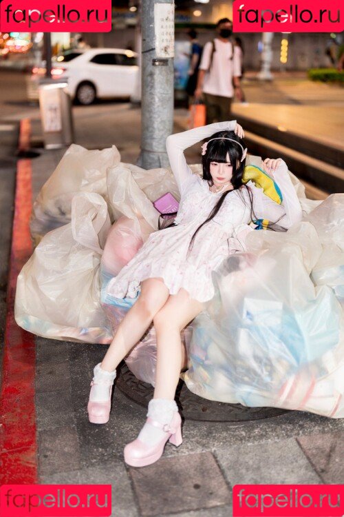 落落Raku Onlyfans Photo Gallery 