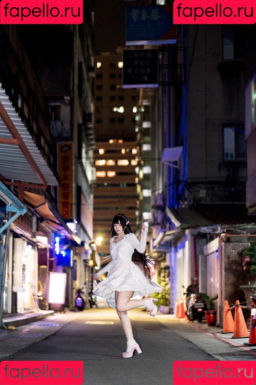 落落Raku Onlyfans Photo Gallery 