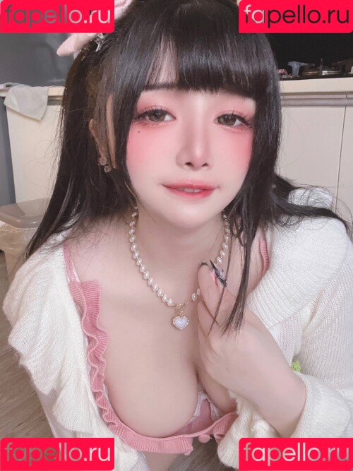 落落Raku Onlyfans Photo Gallery 