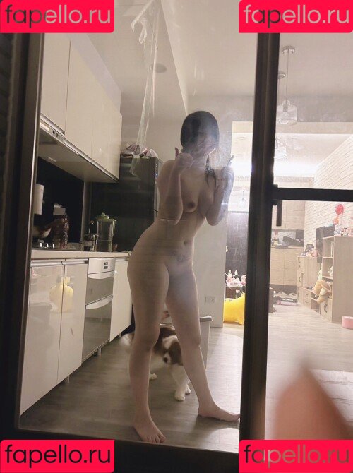 落落Raku Onlyfans Photo Gallery 