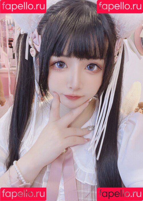 落落Raku Onlyfans Photo Gallery 