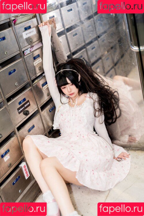 落落Raku Onlyfans Photo Gallery 