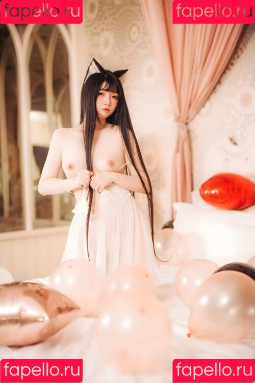 落落Raku Onlyfans Photo Gallery 