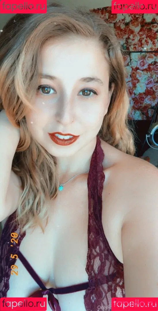 sarahtheslutfree Onlyfans Photo Gallery 