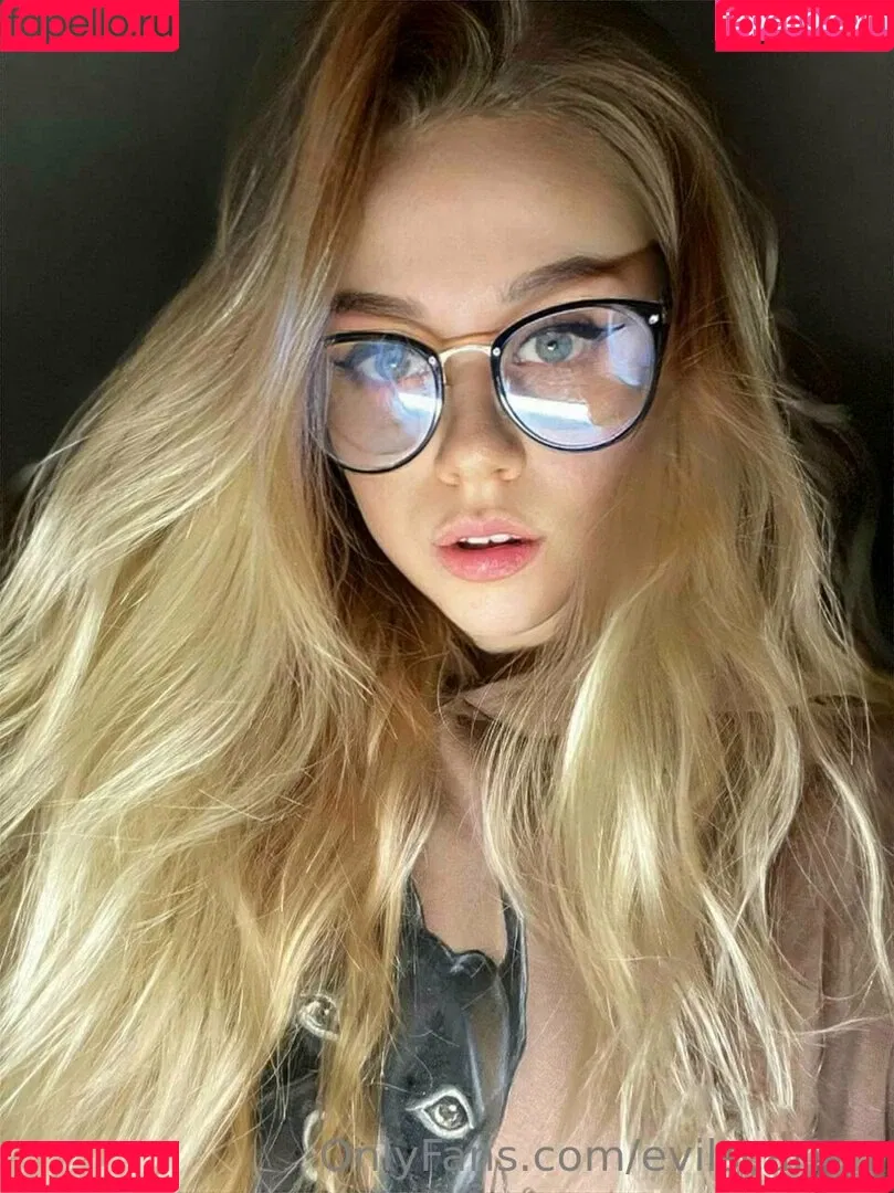 evilscarlett Onlyfans Photo Gallery 