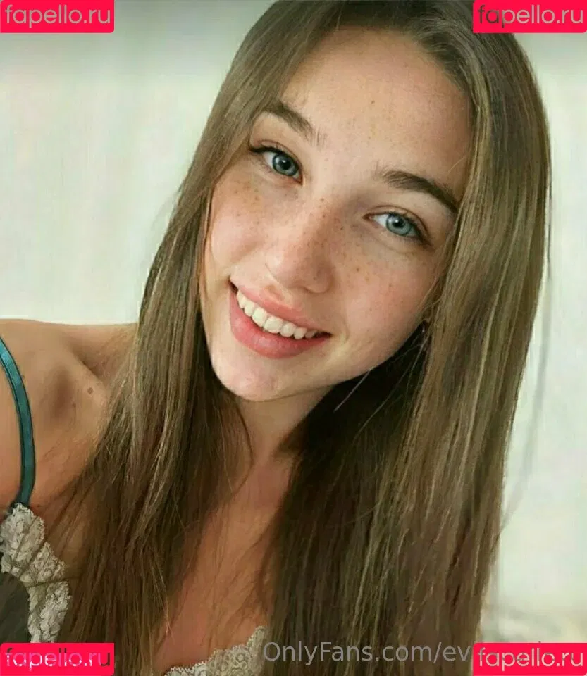 evilscarlett Onlyfans Photo Gallery 