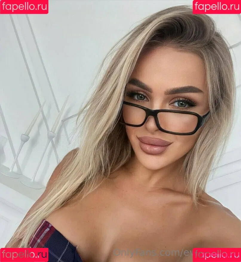 evilscarlett Onlyfans Photo Gallery 