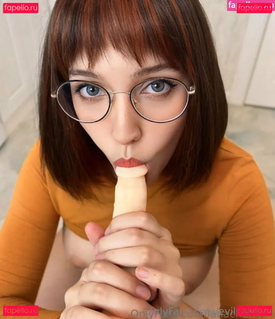 evilscarlett Onlyfans Photo Gallery 