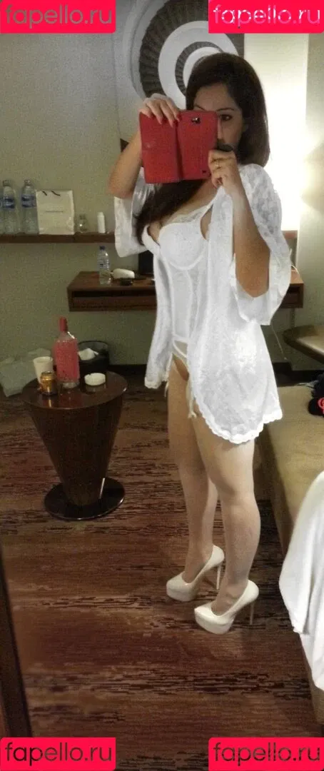 Zareen Zoya Khan Onlyfans Photo Gallery 