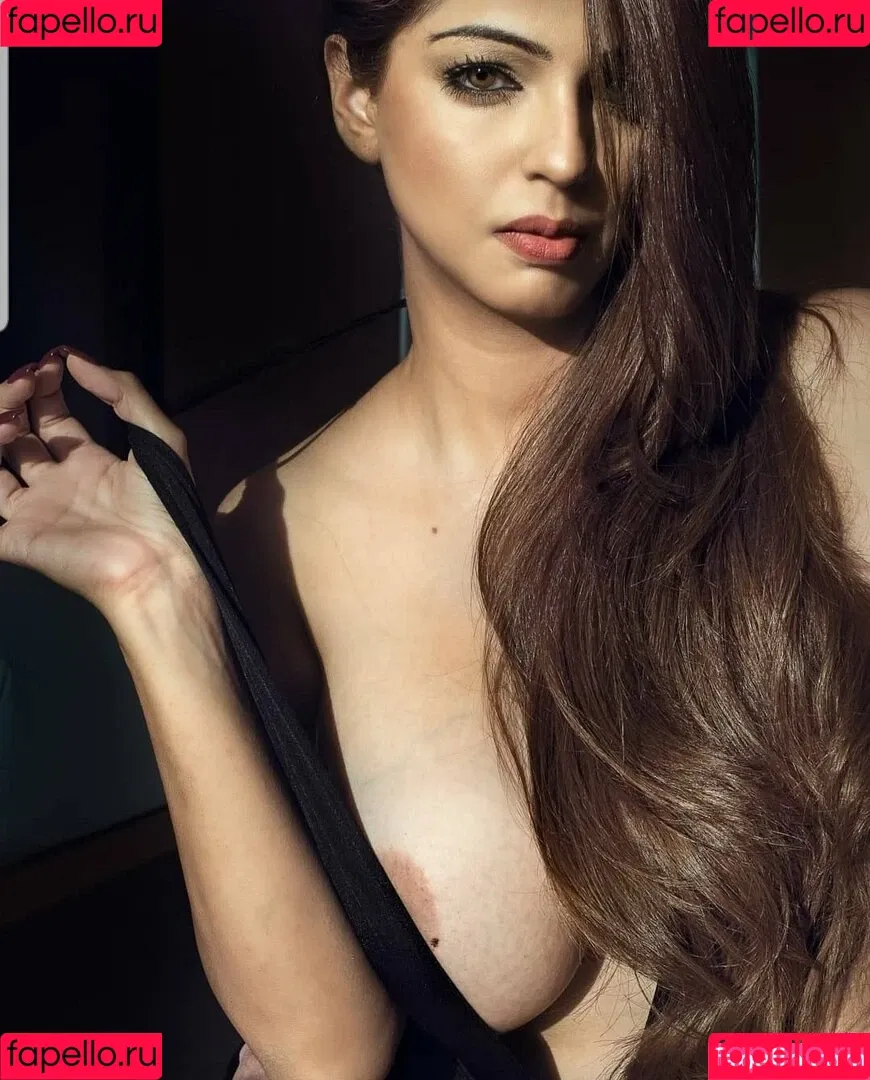 Zareen Zoya Khan Onlyfans Photo Gallery 