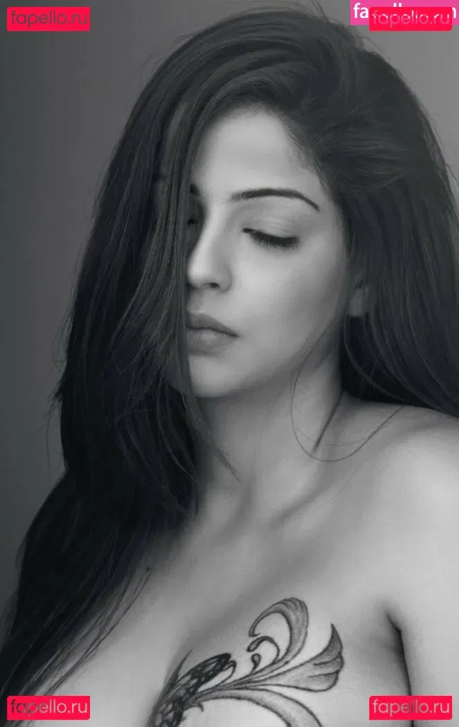 Zareen Zoya Khan Onlyfans Photo Gallery 