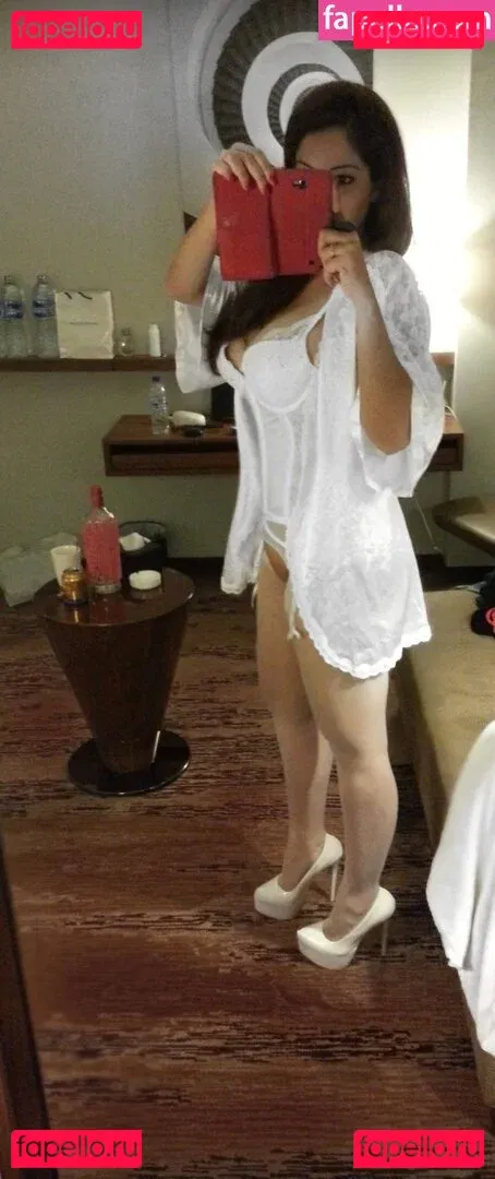 Zareen Zoya Khan Onlyfans Photo Gallery 