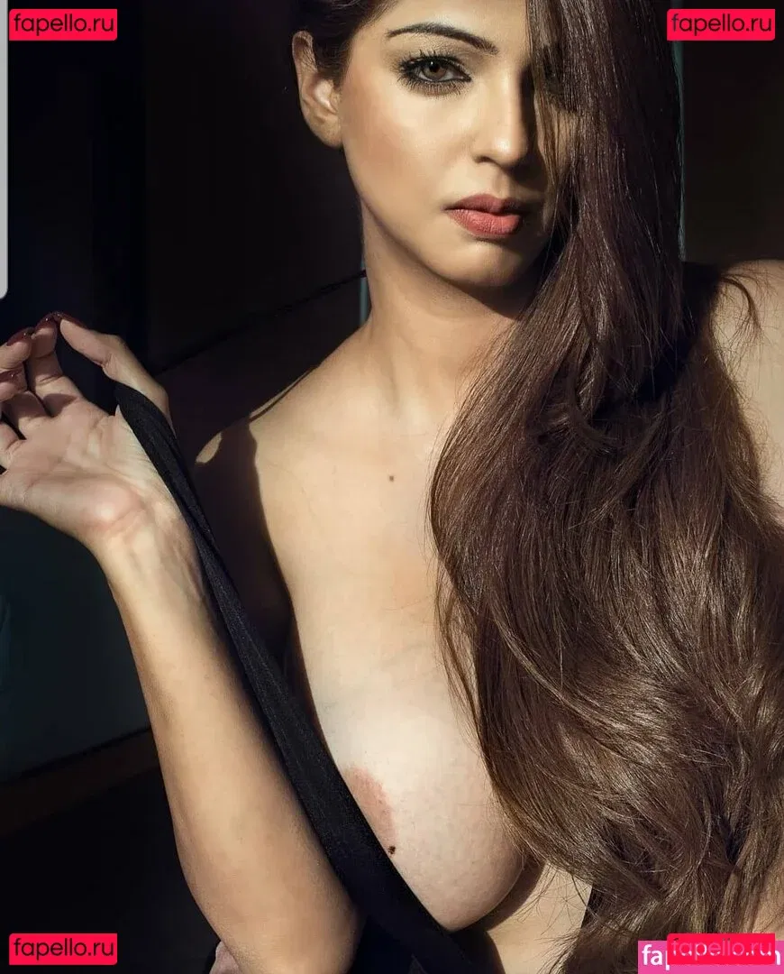 Zareen Zoya Khan Onlyfans Photo Gallery 